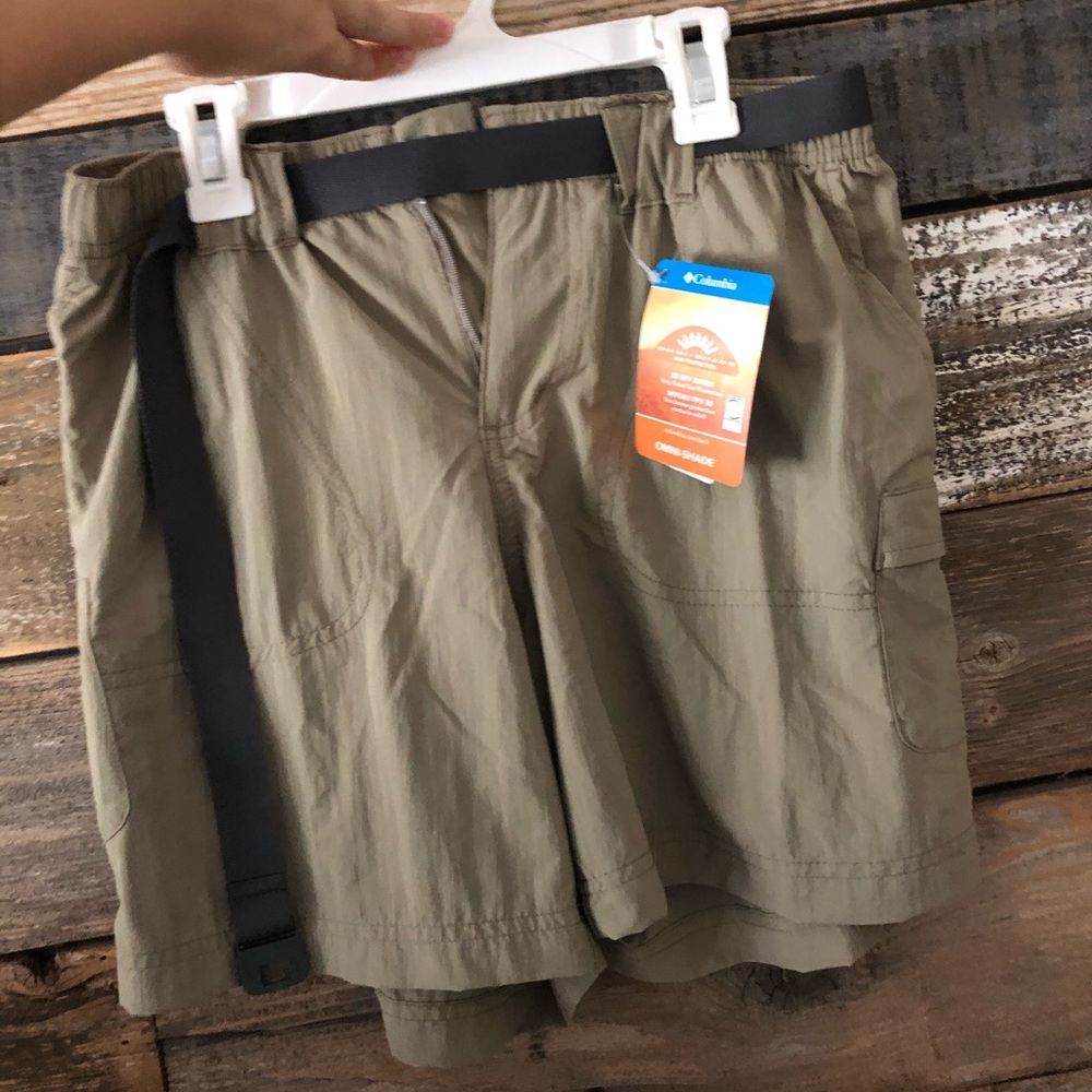 Columbia Beige Shorts!!